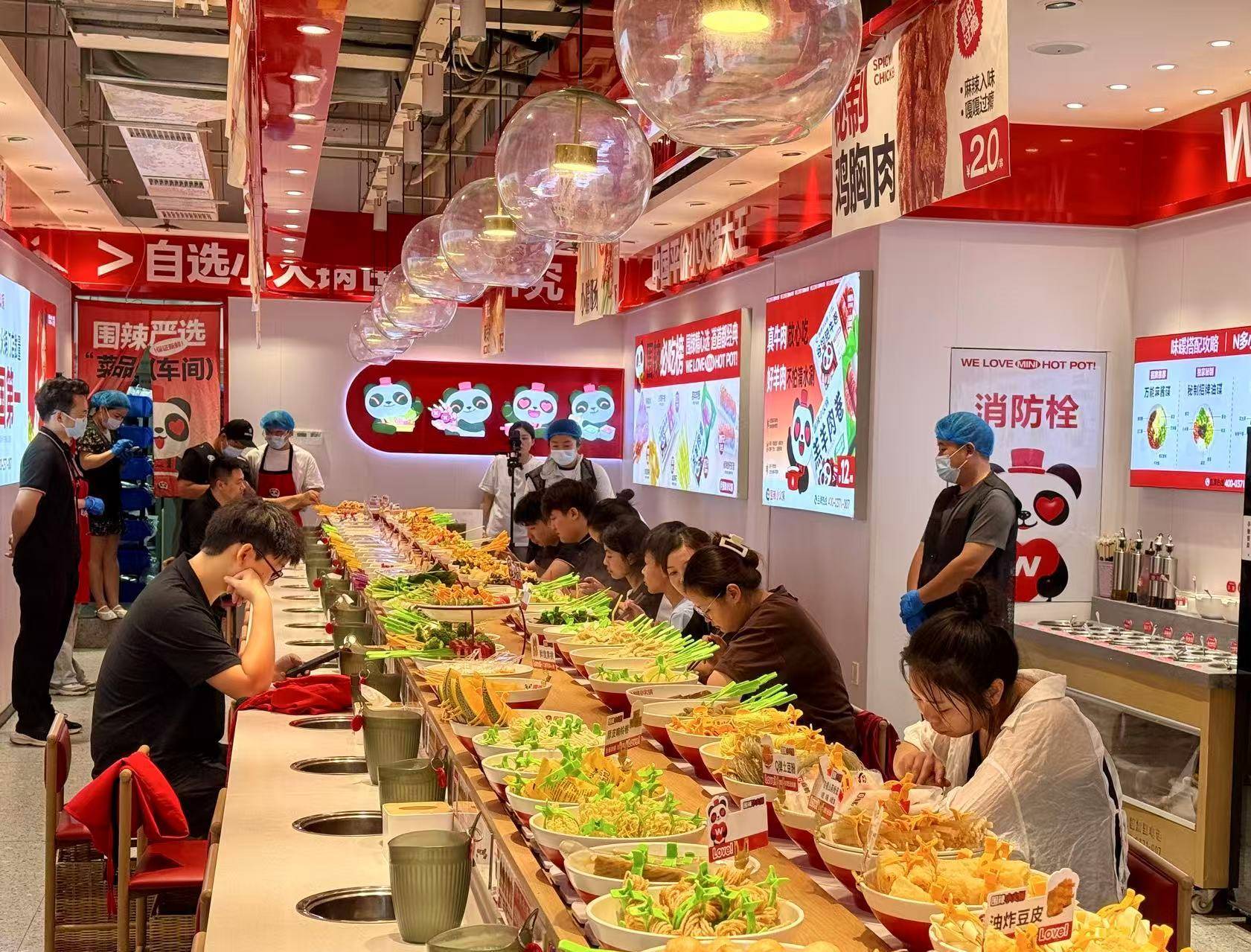 之王诞生在河南|河南餐饮 奔赴千店PG电子游戏麻将胡了中国旋转小火锅(图3) 之王诞生在河南|河南餐饮 奔赴千店PG电子游戏麻将胡了中国旋转小火锅(图3)